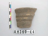 藏品(灰黑色夾砂陶口緣)的圖片